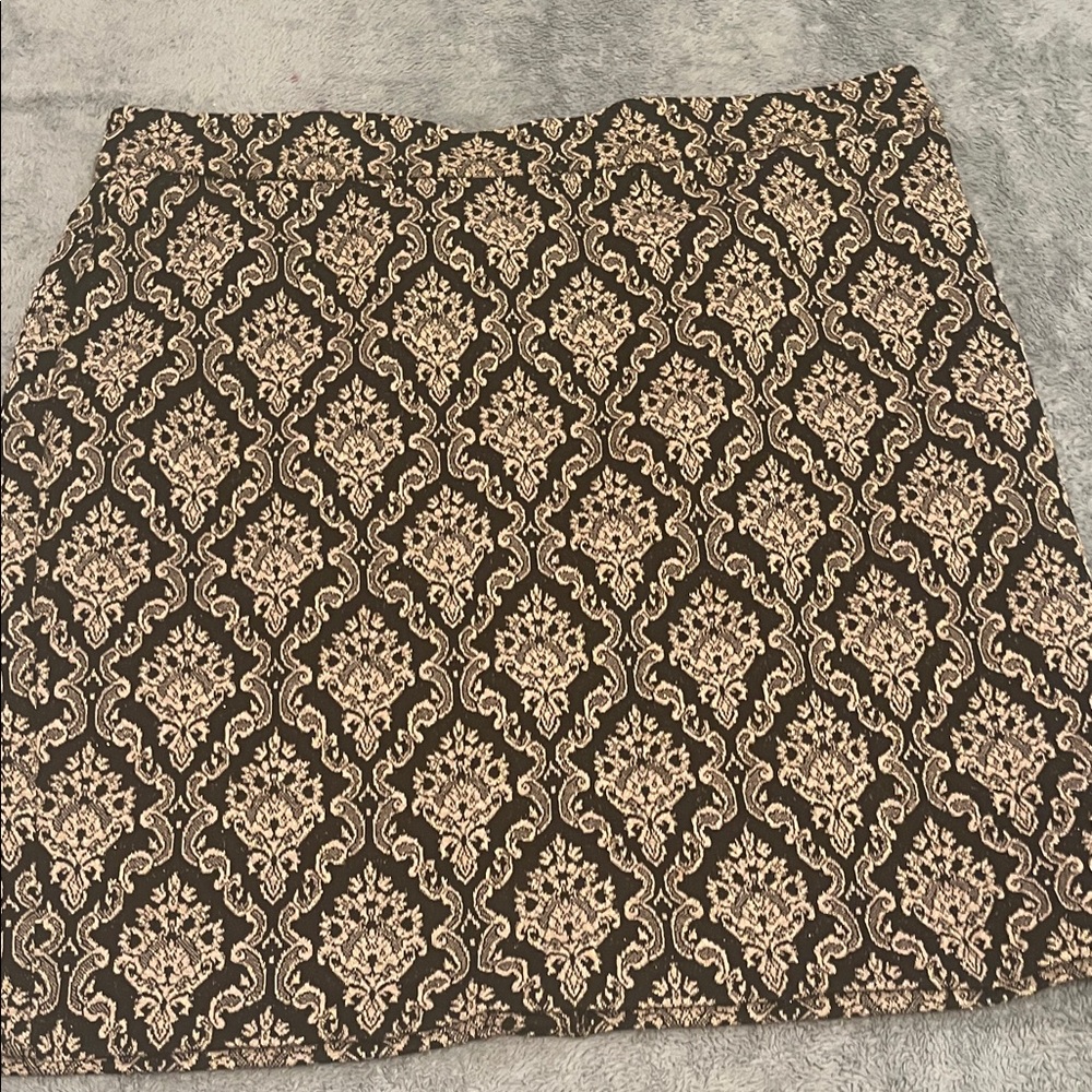 Elegant Black and gold Patterned Skirt brocade.